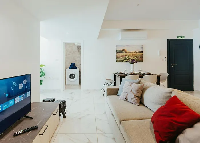 Sea Side Luxurious 2 Bdr *