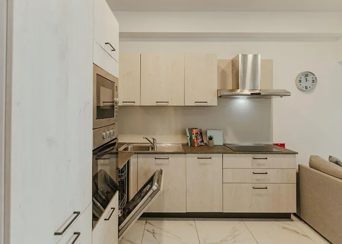 Sea Side Luxurious 2 Bdr Daire *