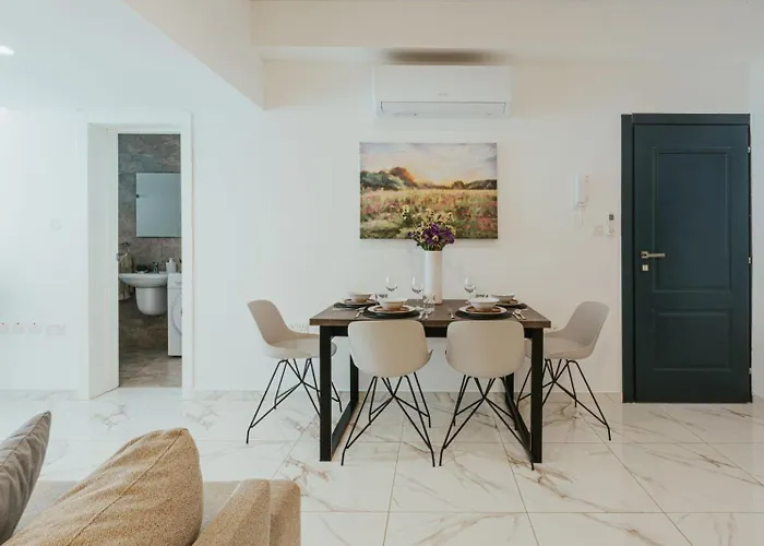 Sea Side Luxurious 2 Bdr Apartment