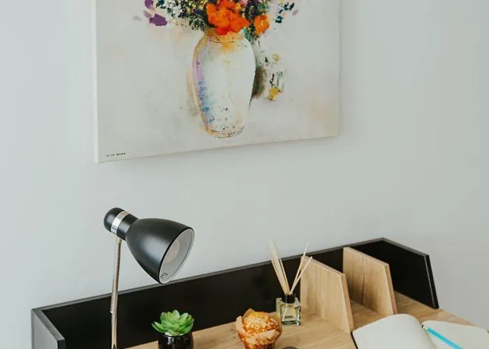 Sea Side Luxurious 2 Bdr Apartment *