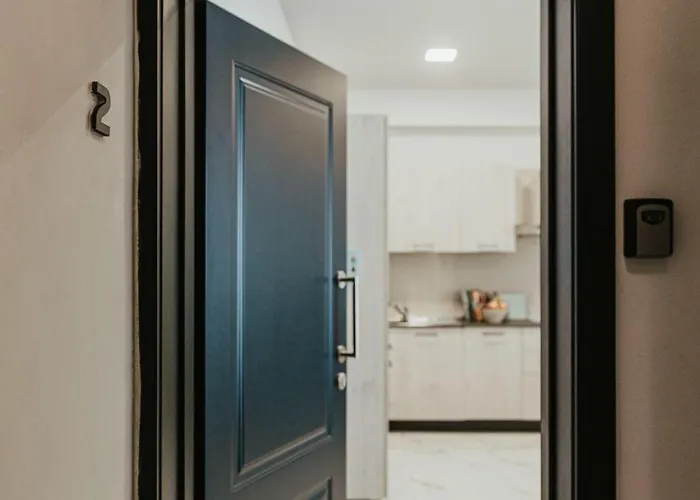 Sea Side Luxurious 2 Bdr Apartment *