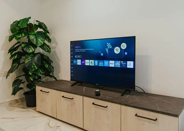 Sea Side Luxurious 2 Bdr * Σλιέμα